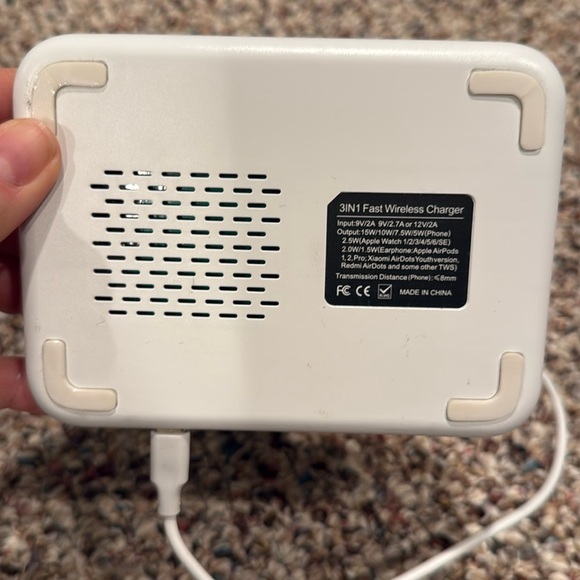 3 in 1 Fast wireless Charging Station (white) - Picture 3 of 3